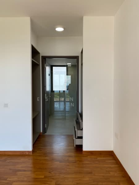 Vue 8 Residence, 93 Pasir Ris Heights, 3 Bedrooms, 1,044 sqft, Condominium For Rent, by Jeslyn Tan G.N., 22732633 - Masteroom Walk In Waredrobe - PropertyGuru.com.sg