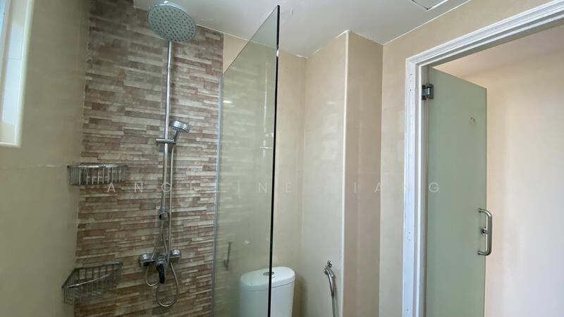 Rain shower master toilet 