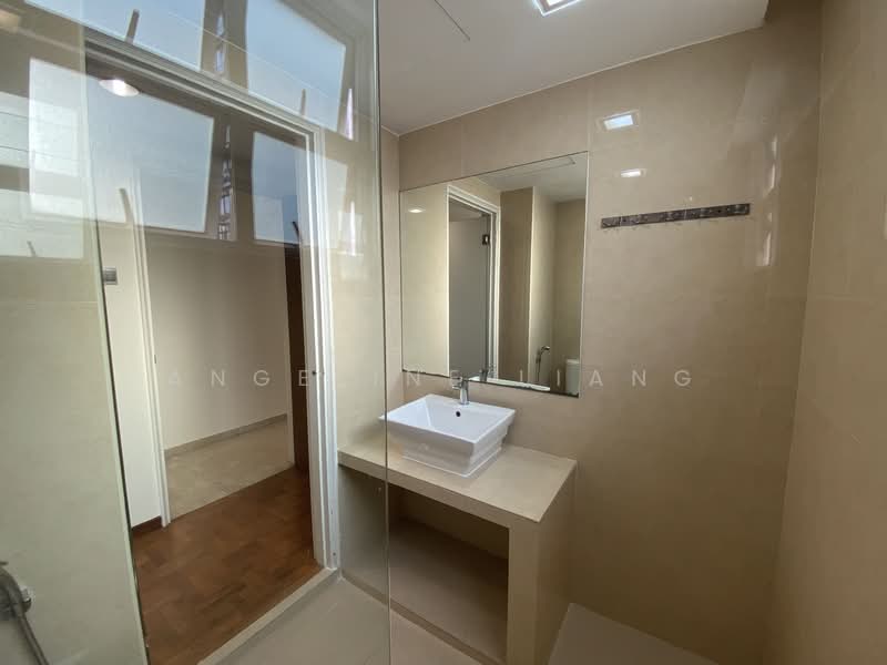 Kasturina Lodge, 20 Kay Poh Road, 2 Bedrooms, 800 sqft, Condominium For Rent, by Angeline Liang, 22743316 - Master toilet  - PropertyGuru.com.sg
