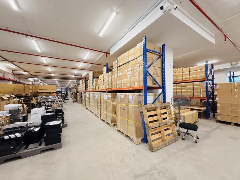 FUNCTIONAL AFFORDABLE WORKSPACE suits All Operations. Ample Parking. 6 mins walk UBI MRT (NON-JTC), Size: 3000/5000- 10000 sqft CONTACT: +6596881177, Eunos / Geylang / Paya Lebar, 10,000 sqft, Light Industrial (B1) For Rent, by KOH HOONG TSE (ADRIAN), 22750895 - CommercialGuru.com.sg
