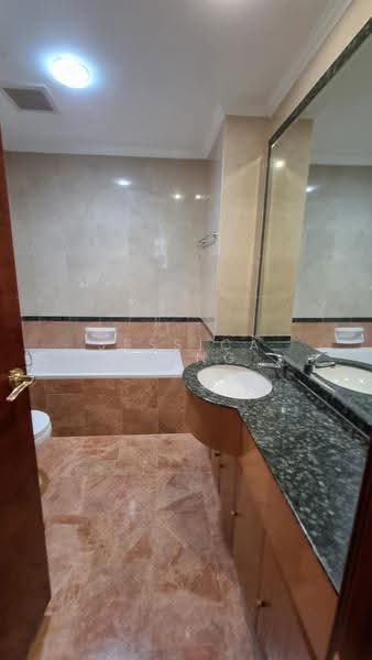 Sixth Avenue Ville, 43 Sixth Avenue, Tanglin / Holland / Bukit Timah, 3 Bedrooms, 1,259 sqft, Condominium For Rent, by Jessica Liang, 22783274 - Master Bathroom - PropertyGuru.com.sg