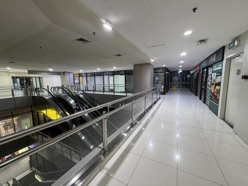 Orchard Plaza, 150 Orchard Road, Orchard / River Valley, 1,346 sqft, Food & Beverage For Rent, by Charmaine Leong, 22803480 - Corridor - CommercialGuru.com.sg