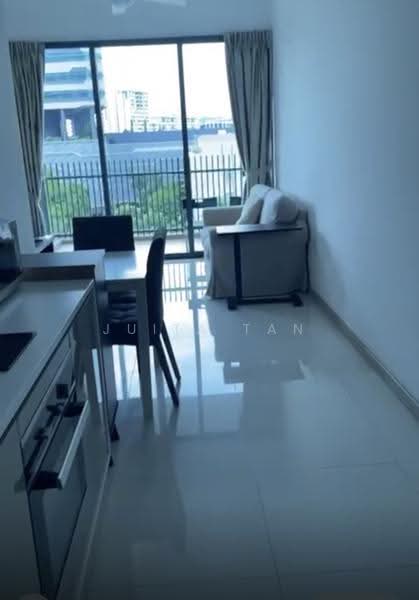 J Gateway, 2 Gateway Drive, Boon Lay / Jurong / Tuas, 1 Bedroom, 506 sqft, Condominium For Rent, by Juita Tan, 22806487 - Living Room - PropertyGuru.com.sg