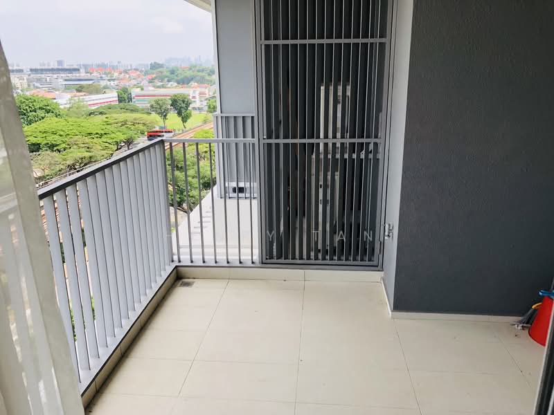 Bedok Residences, 30 Bedok North Drive, 1 Bedroom, 527 sqft, Condominium For Rent, by Henry Tan, 22815705 - Spacious Balcony - PropertyGuru.com.sg