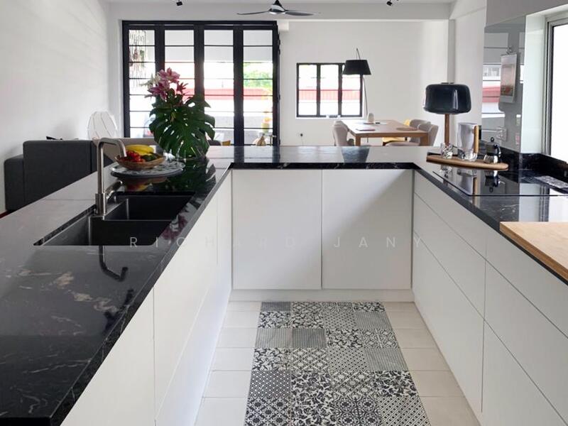 Kitchen with soft closing cabinets