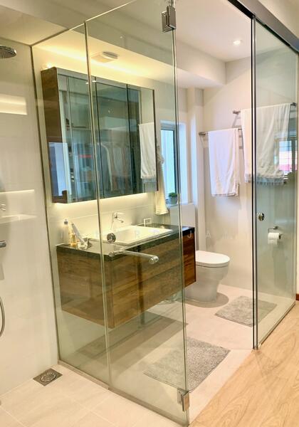 Other view of bathroom