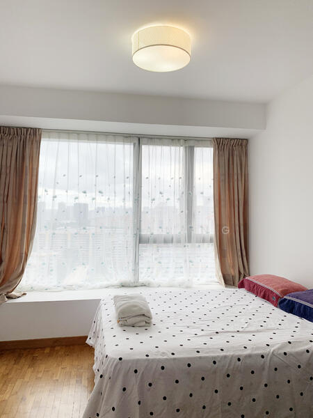 Master bedroom (Queen size bed, big enough for King size bed)