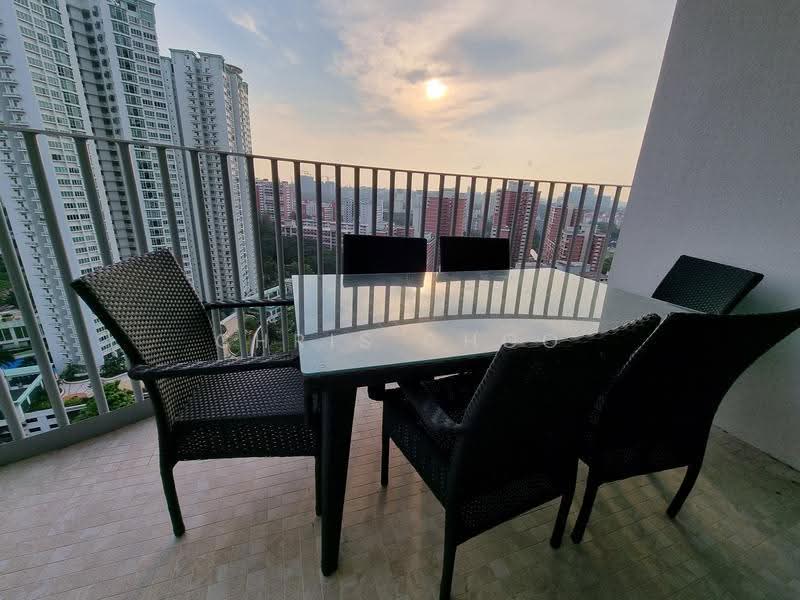 Queens Peak, Dundee Road, Alexandra / Commonwealth, 2 Bedrooms, 775 sqft, Condominium For Rent, by Chris Choo, 22824900 - Chillax balcony with view over the horizon - PropertyGuru.com.sg