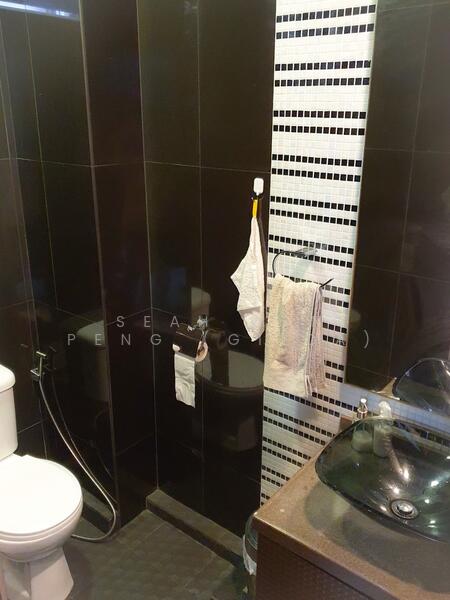 Wcega Tower, 21 Bukit Batok Crescent, 125 sqft, Light Industrial (B1) For Rent, by Seah Wan Peng (Gilda), 22841905 - restroom - CommercialGuru.com.sg