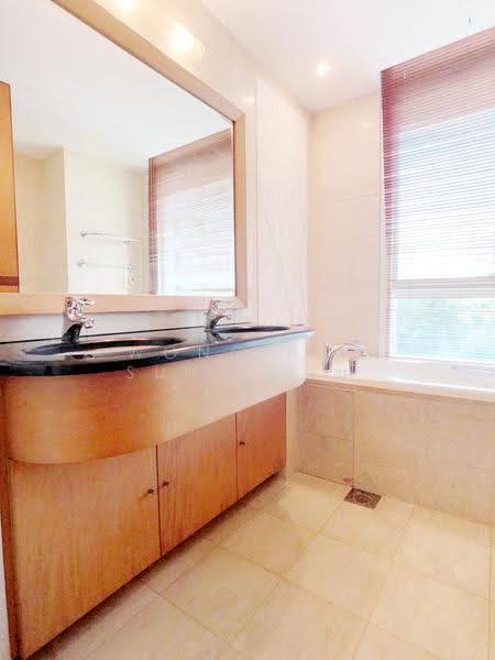 Cuscaden Residences, 26 Cuscaden Road, Tanglin / Holland / Bukit Timah, 3 Bedrooms, 1,453 sqft, Condominium For Rent, by Wong Kai Sun 黄开山, 22847036 - Master Bathroom - PropertyGuru.com.sg