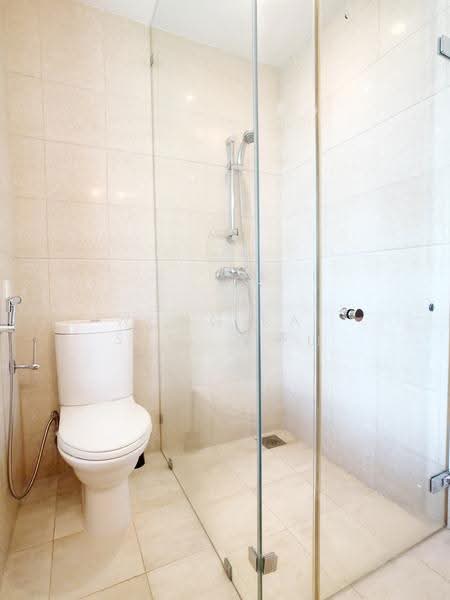 Cuscaden Residences, 26 Cuscaden Road, Tanglin / Holland / Bukit Timah, 3 Bedrooms, 1,453 sqft, Condominium For Rent, by Wong Kai Sun 黄开山, 22847036 - Master Bathroom - PropertyGuru.com.sg