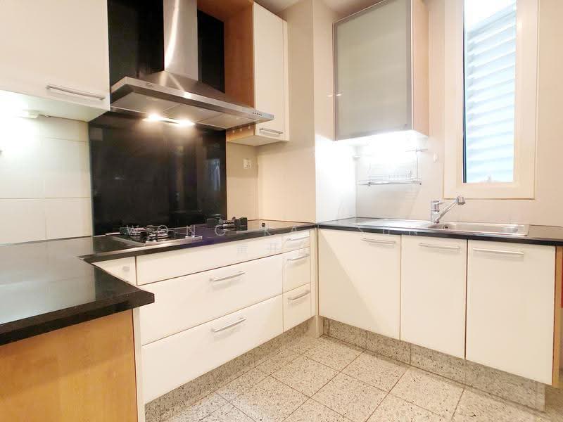 Cuscaden Residences, 26 Cuscaden Road, Tanglin / Holland / Bukit Timah, 3 Bedrooms, 1,453 sqft, Condominium For Rent, by Wong Kai Sun 黄开山, 22847036 - Kitchen with Ample Space and Storage - PropertyGuru.com.sg