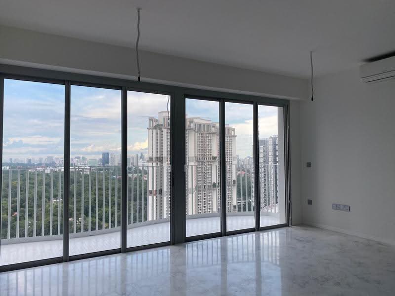 Queens Peak, 3 Dundee Road, Alexandra / Commonwealth, 4 Bedrooms, 1,507 sqft, Condominium For Rent, by Joanne Lee, 22851164 - Rare landscape format for living room with 6 panels balcony access. - PropertyGuru.com.sg