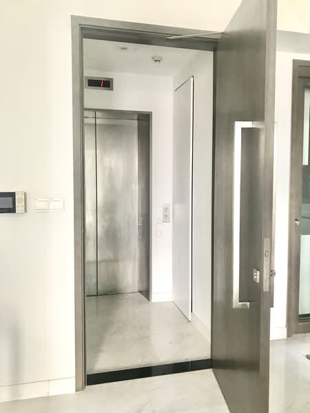 Starlight Suites, 11 River Valley Close, Orchard / Holland (D09-10), Orchard / River Valley, 2 Bedrooms, 850 sqft, Condominium For Rent, by Suzana Sulong, 22892862 - Private elevator - PropertyGuru.com.sg