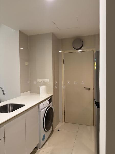 Bedok Residences, 24 Bedok North Drive, Bedok / Upper East Coast, 2 Bedrooms, 883 sqft, Condominium For Sale, by Fransiska Tan, 22919805 - Kitchen - PropertyGuru.com.sg