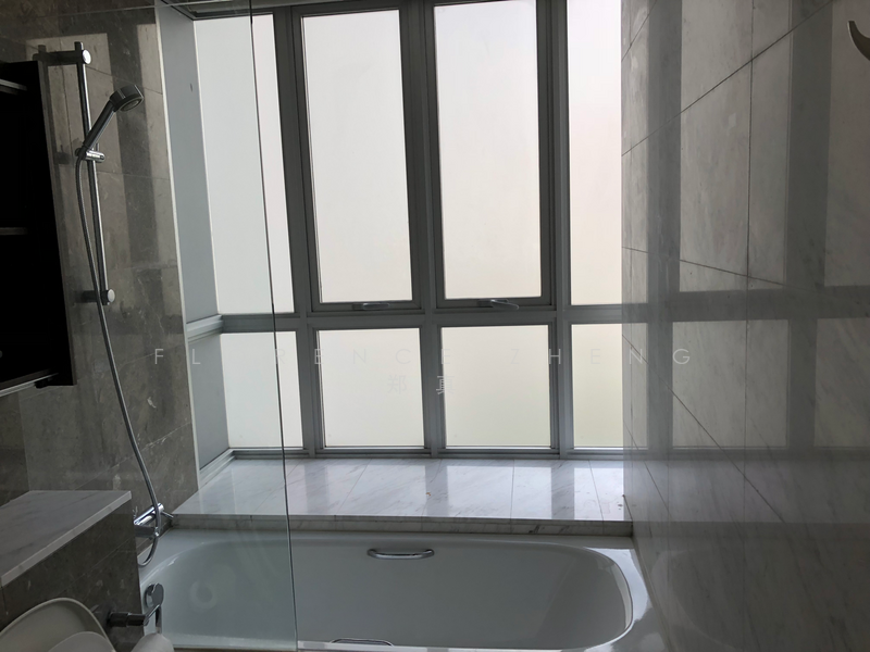 bathtab in master bedroom