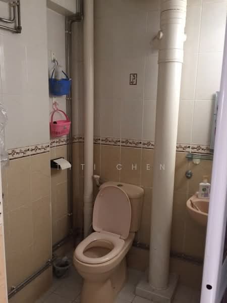 119 Mcnair Road, 119 Mcnair Road, 3 Bedrooms, 1,119 sqft, HDB Flat For Rent, by Titi Chen, 22921603 - Common Toilet - PropertyGuru.com.sg