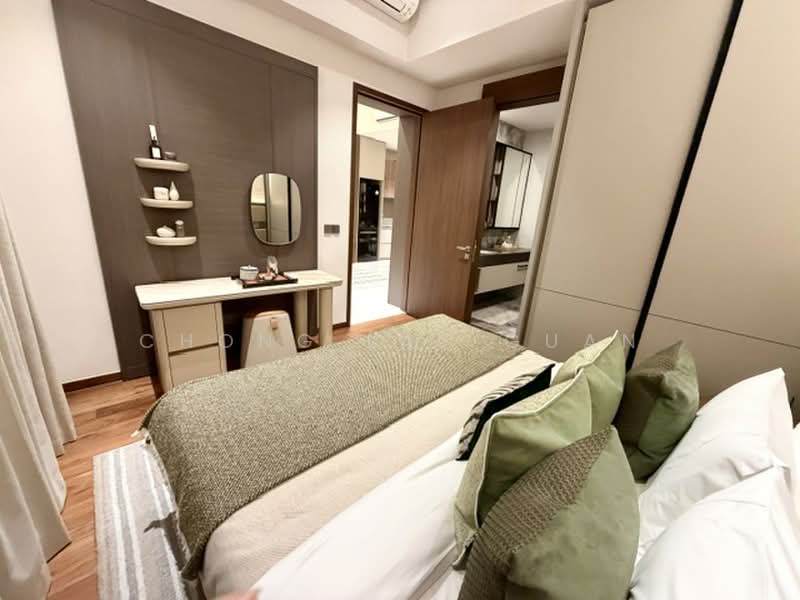 Parksuites, 18 Holland Grove Road, Tanglin / Holland / Bukit Timah, 2 Bedrooms, 786 sqft, Condominium For Sale, by Chong Lay Guan, 22933852 - Master bedroom with dressing table - PropertyGuru.com.sg