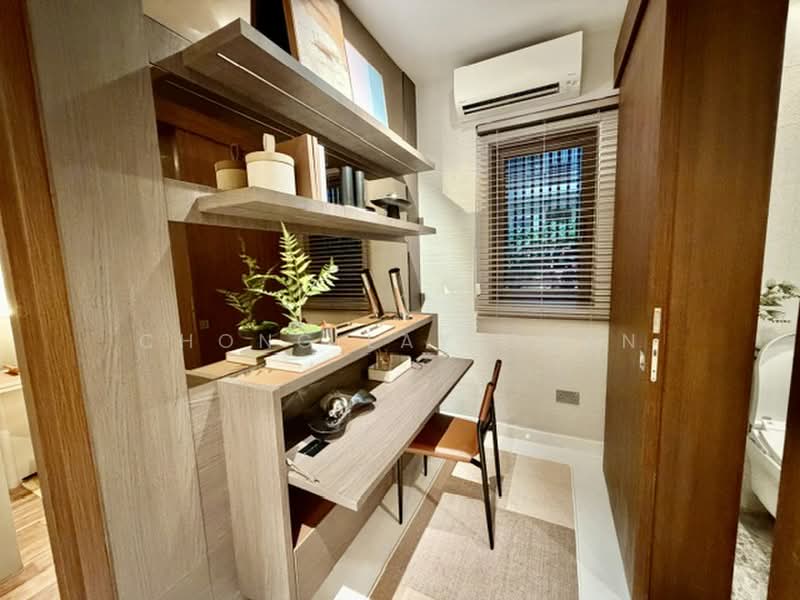 Parksuites, 18 Holland Grove Road, Tanglin / Holland / Bukit Timah, 2 Bedrooms, 786 sqft, Condominium For Sale, by Chong Lay Guan, 22933852 - Functional study-work station with window - PropertyGuru.com.sg