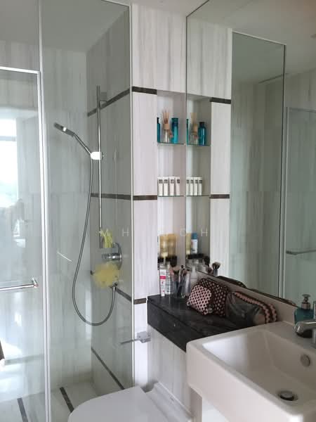The Vermont On Cairnhill, 12 Cairnhill Rise, 2 Bedrooms, 915 sqft, Apartment For Rent, by MH Goh, 22948582 - Common Bathroom - PropertyGuru.com.sg