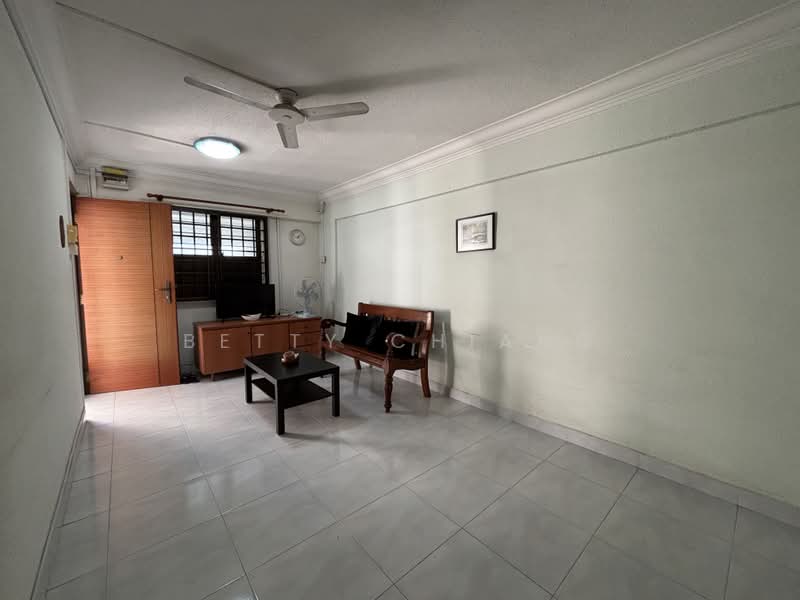 220 Serangoon Avenue 4, 220 Serangoon Avenue 4, 2 Bedrooms, 721 sqft, HDB Flat For Rent, by Betty Chiang, 22953820 - Living - PropertyGuru.com.sg