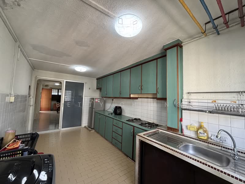 220 Serangoon Avenue 4, 220 Serangoon Avenue 4, 2 Bedrooms, 721 sqft, HDB Flat For Rent, by Betty Chiang, 22953820 - Kitchen - PropertyGuru.com.sg
