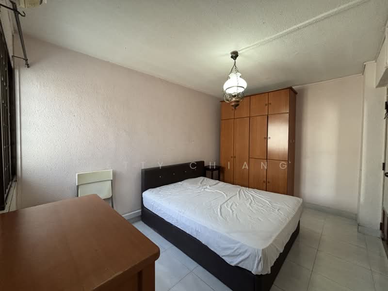 220 Serangoon Avenue 4, 220 Serangoon Avenue 4, 2 Bedrooms, 721 sqft, HDB Flat For Rent, by Betty Chiang, 22953820 - Master Room - PropertyGuru.com.sg