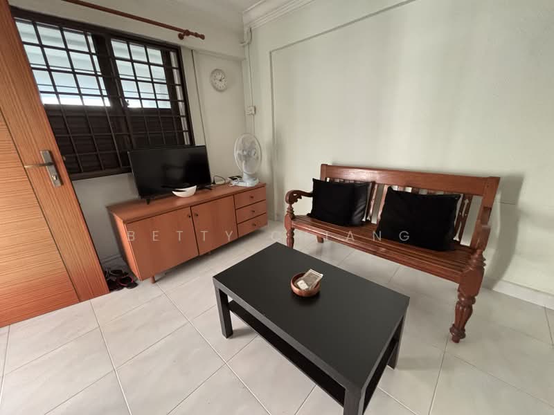220 Serangoon Avenue 4, 220 Serangoon Avenue 4, 2 Bedrooms, 721 sqft, HDB Flat For Rent, by Betty Chiang, 22953820 - Living - PropertyGuru.com.sg