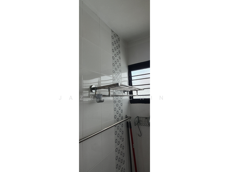 347 Clementi Avenue 5, 347 Clementi Avenue 5, 3 Bedrooms, 990 sqft, HDB Flat For Rent, by Jazrel Chin, 22971744 - Common bathroom - PropertyGuru.com.sg