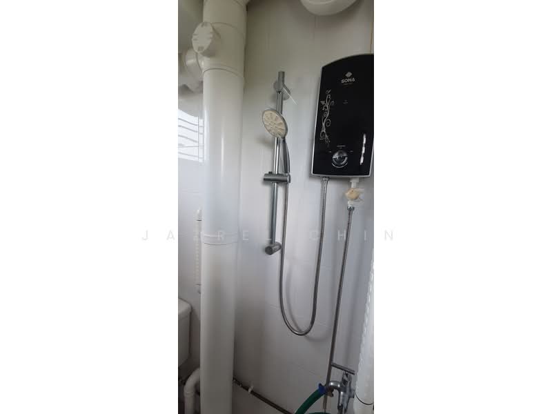 347 Clementi Avenue 5, 347 Clementi Avenue 5, 3 Bedrooms, 990 sqft, HDB Flat For Rent, by Jazrel Chin, 22971744 - Common bathroom - PropertyGuru.com.sg
