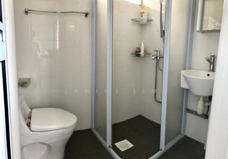 Functional common toilet