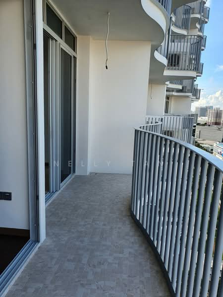 Queens Peak, Dundee Road, 2 Bedrooms, 807 sqft, Condominium For Rent, by Nelly Tan, 22986468 - Balcony - PropertyGuru.com.sg