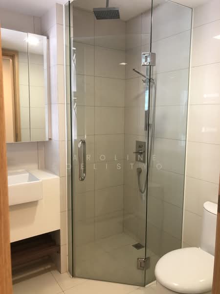 Eight Riversuites, 10 Whampoa East, 4 Bedrooms, 1,356 sqft, Condominium For Rent, by Caroline Soelistyo, 23000617 - Junior bathroom - PropertyGuru.com.sg