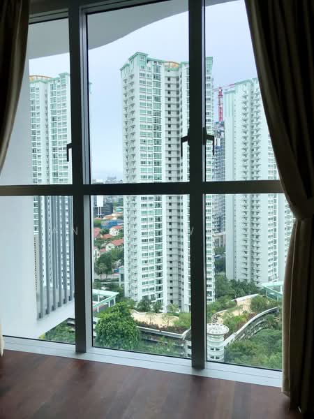 Queens Peak, 3 Dundee Road, 2 Bedrooms, 624 sqft, Condominium For Rent, by Angela Wang, 23001903 - master bedroom view - PropertyGuru.com.sg