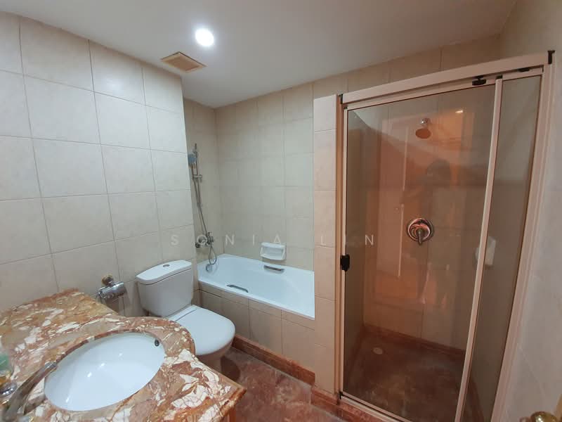 Heritage View, 10 Dover Rise, 3 Bedrooms, 1,163 sqft, Condominium For Rent, by Sonia Lin, 23025196 - Master bathroom - PropertyGuru.com.sg