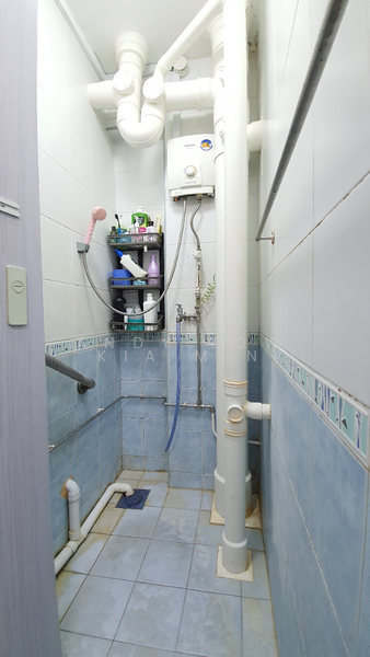 Toa Payoh Spring, Blk 202 Toa Payoh North, 1 Bedroom, 130 sqft, HDB Flat For Rent, by Andy Low Kia Min, 23039085 - Bathroom - PropertyGuru.com.sg