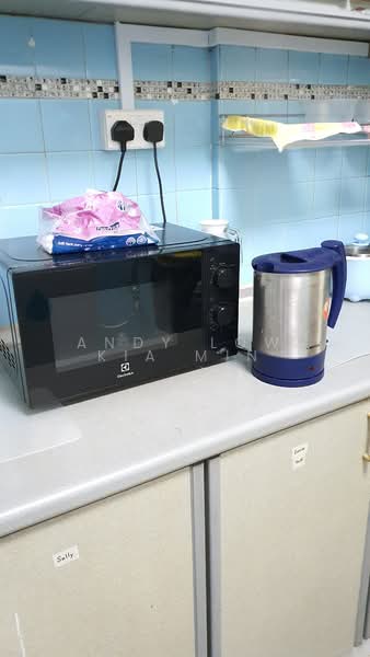 Toa Payoh Spring, Blk 202 Toa Payoh North, 1 Bedroom, 130 sqft, HDB Flat For Rent, by Andy Low Kia Min, 23039085 - Microwave Oven / Electric Kettle - PropertyGuru.com.sg