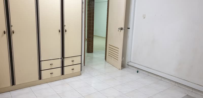 646 Yishun Street 61, 646 Yishun Street 61, 3 Bedrooms, 1,119 sqft, HDB Flat For Rent, by Jasmine Lim 林慧晶, 23061897 - Master Room (incl 2 single bedframe + mattress not shown in picture). Aircon. - PropertyGuru.com.sg