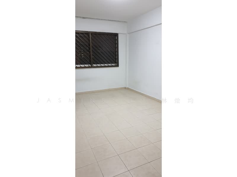646 Yishun Street 61, 646 Yishun Street 61, 3 Bedrooms, 1,119 sqft, HDB Flat For Rent, by Jasmine Lim 林慧晶, 23061897 - Common Room 1 (incl 2 single bedframe + mattress & wardrobe not shown in picture). Aircon - PropertyGuru.com.sg