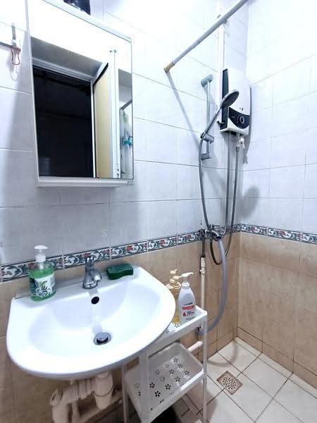 670A Jurong West Street 65, 670A Jurong West Street 65, Boon Lay / Jurong / Tuas, Room Rental, 150 sqft, HDB Flat For Rent, by Sharon Chua, 23073692 - Bathroom - PropertyGuru.com.sg