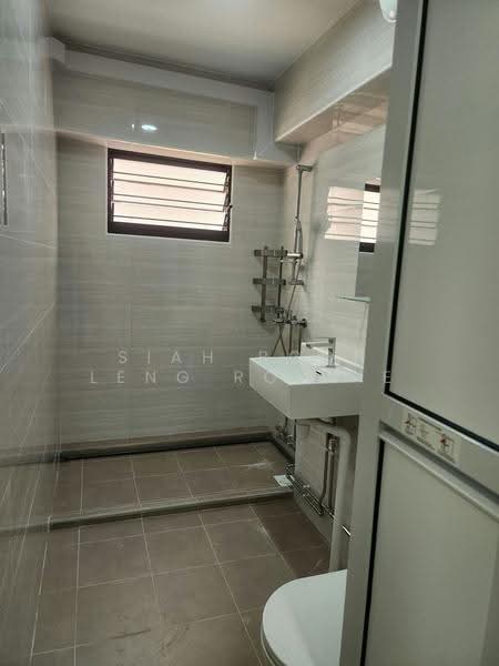514 Pasir Ris Street 52, 514 Pasir Ris Street 52, Pasir Ris / Tampines, 3 Bedrooms, 1,119 sqft, HDB Flat For Rent, by Siah Boon Leng Ronnie, 23075542 - Bathroom - PropertyGuru.com.sg