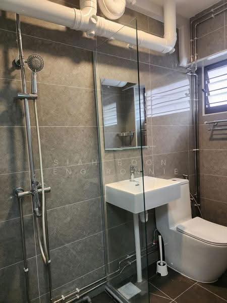 514 Pasir Ris Street 52, 514 Pasir Ris Street 52, Pasir Ris / Tampines, 3 Bedrooms, 1,119 sqft, HDB Flat For Rent, by Siah Boon Leng Ronnie, 23075542 - Bathroom - PropertyGuru.com.sg