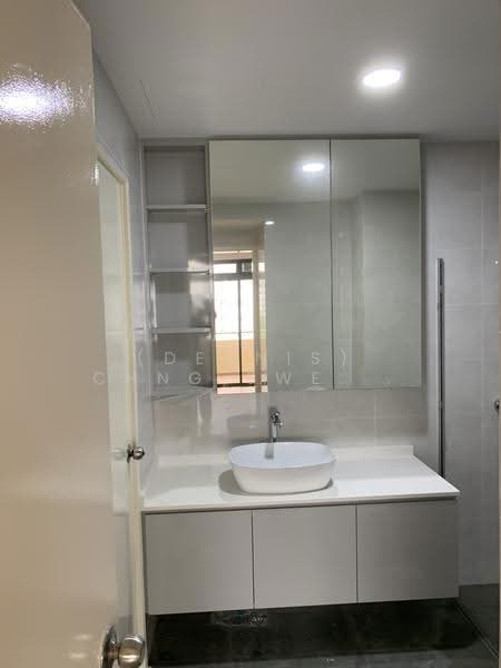 Allsworth Park, 365 Holland Road, Tanglin / Holland / Bukit Timah, 2 Bedrooms, 1,003 sqft, Condominium For Rent, by (Dennis) Chng Swee Cher, 23079504 - New bathroom - PropertyGuru.com.sg