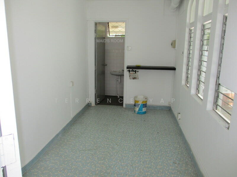 MAID'S ROOM with BATHROOM
