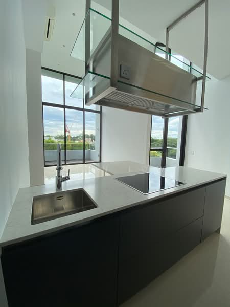 The Crest, 109 Prince Charles Crescent, 2 Bedrooms, 1,033 sqft, Condominium For Rent, by Zann Low, 23094347 - PropertyGuru.com.sg