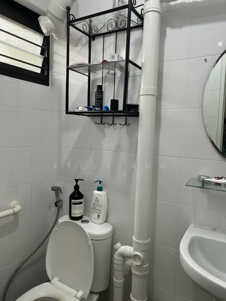 365 Clementi Avenue 2, 365 Clementi Avenue 2, 3 Bedrooms, 968 sqft, HDB Flat For Sale, by Kelly Ang, 23097552 - Master Bathroom  - PropertyGuru.com.sg