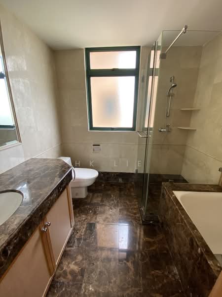Thomson 800, 806 Thomson Road, 3 Bedrooms, 1,400 sqft, Condominium For Rent, by HK LIE, 23119767 - master bath - PropertyGuru.com.sg