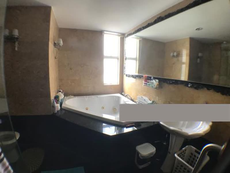 The Waterside, 11 Tanjong Rhu Road, 4 Bedrooms, 2,399 sqft, Condominium For Sale, by Vivien Ooi, 23124662 - jacuzzi in master bath - PropertyGuru.com.sg