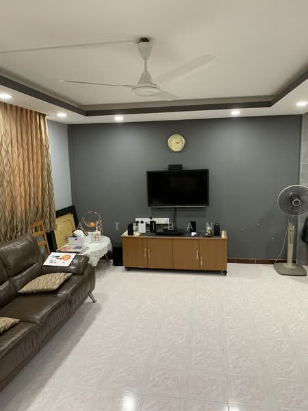349 Bukit Batok Street 34, 349 Bukit Batok Street 34, 3 Bedrooms, 904 sqft, HDB Flat For Sale, by Parthiban R, 23135739 - PropertyGuru.com.sg
