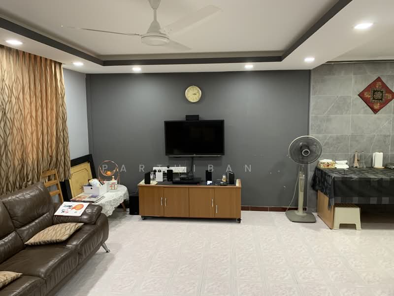 349 Bukit Batok Street 34, 349 Bukit Batok Street 34, 3 Bedrooms, 904 sqft, HDB Flat For Sale, by Parthiban R, 23135739 - Living hall - PropertyGuru.com.sg